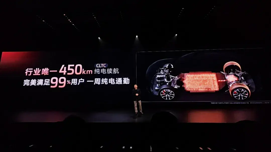 半小时订单破万，全国门店挤爆！新一代智己LS6凭什么这么火？