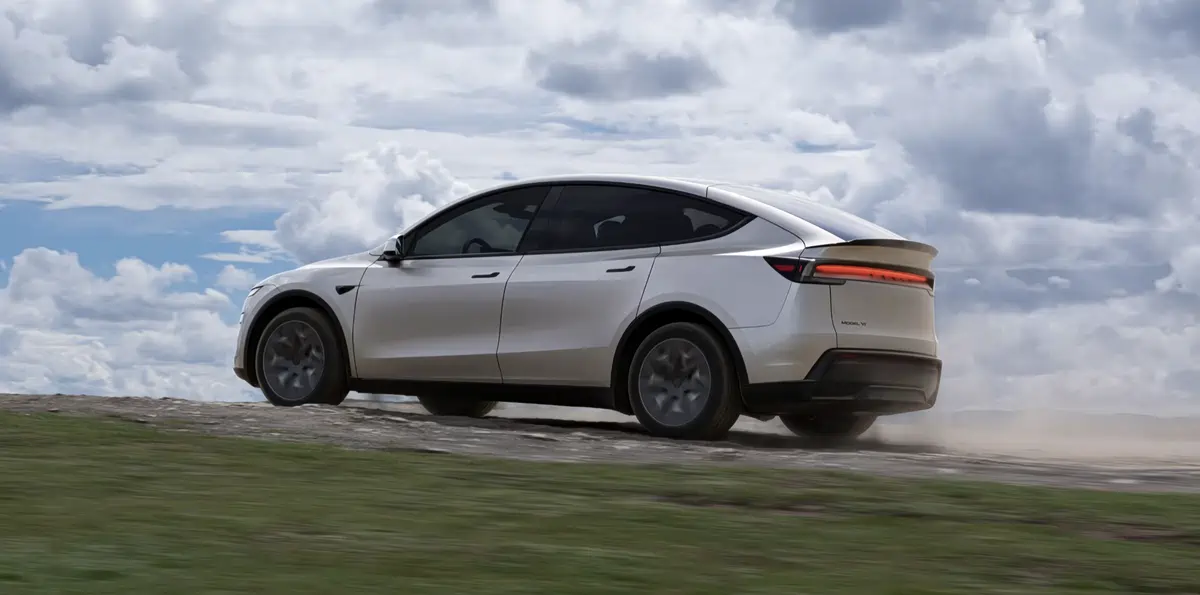 特斯拉Model Y L上市开卖，对比理想i8、乐道L90该选哪个？