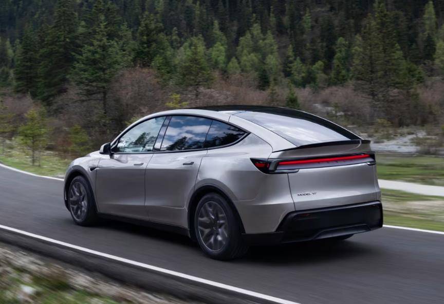 特斯拉Model Y L 选配FSD价格超40万