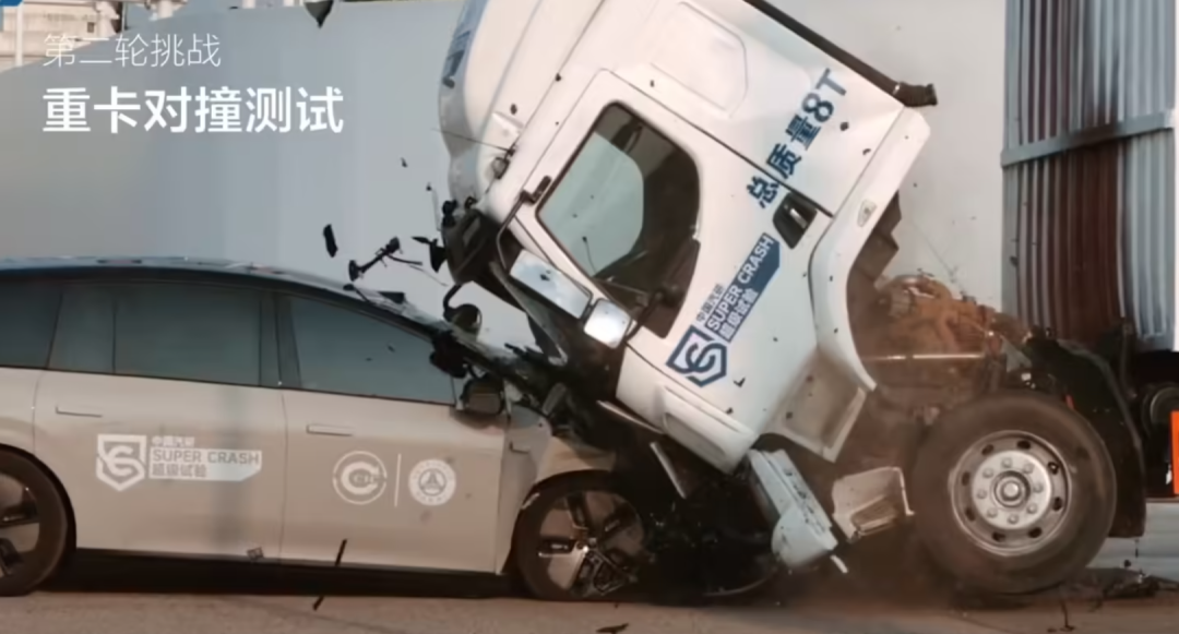 乘龙车主喊话：再撞！理想负责人：再撞！