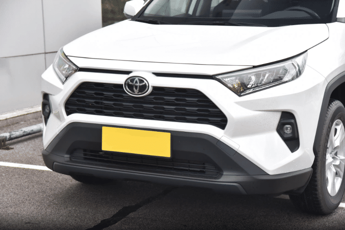 丰田RAV4荣放一口价12.48万起，配2.0L+CVT变速箱，家用怎么样？