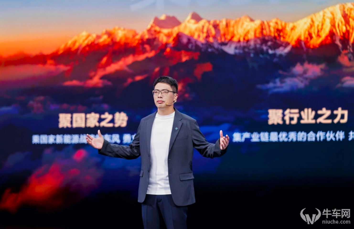 奕派科技发布“未来之翼”战略，全新风神L8亮相/新款eπ008上市