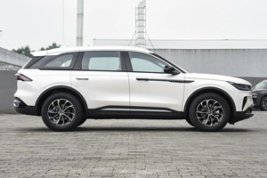 这豪华SUV跌至17.7万，长近5米，配2.0T+8AT+四驱，性价比确实高