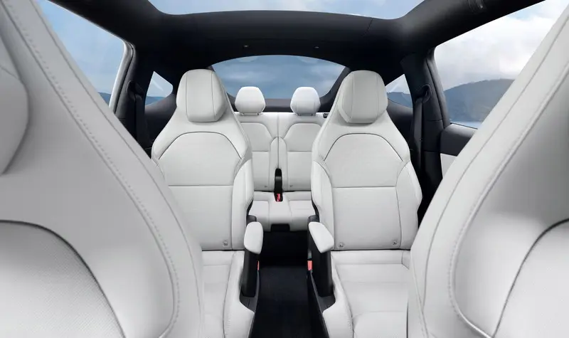 特斯拉Model Y L上市，定位大六座SUV/售33.9万元起
