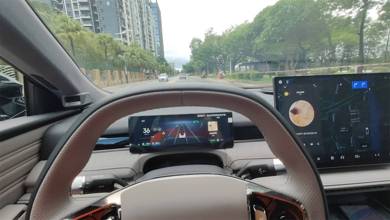 独立试驾吉利银河星耀8：12万能买到什么样的大轿车？