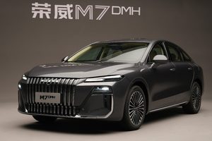 交互直觉化、体验零卡顿，荣威M7 DMH坐实“15万级智舱标杆”