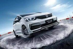 本田飞度销量断崖式下滑，从“国民神车”化身时代的眼泪