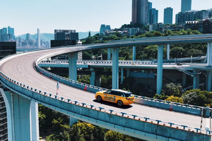 三千里奔赴山城，问界M9“库里战车”点燃球迷热爱