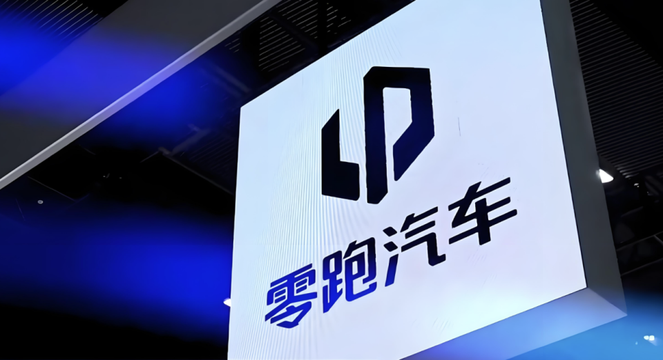 零跑上调VS理想下降：2025年的车市攻防战！