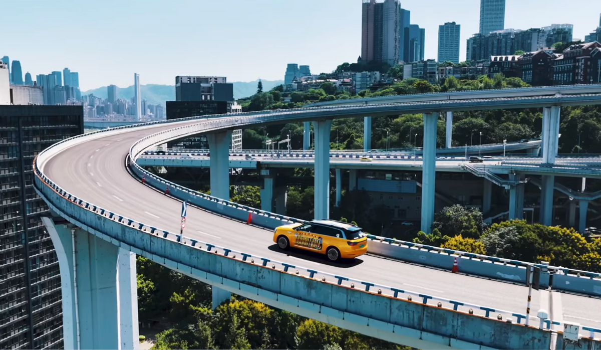 三千里奔赴山城，问界M9“库里战车”点燃球迷热爱