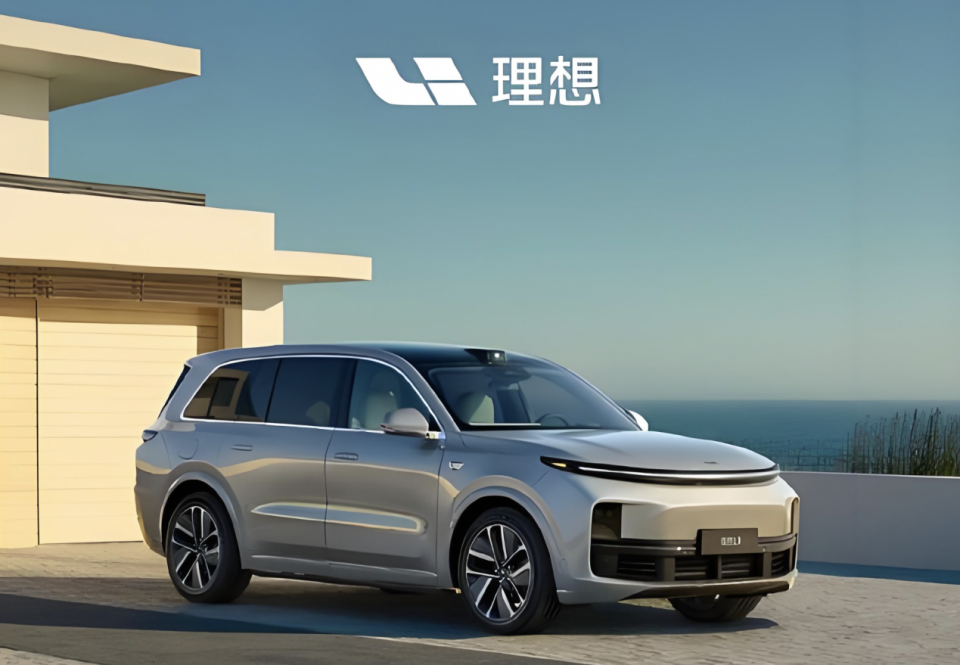 零跑上调VS理想下降：2025年的车市攻防战！