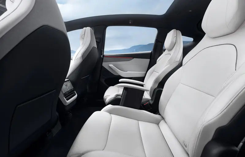 特斯拉Model Y L上市，定位大六座SUV/售33.9万元起
