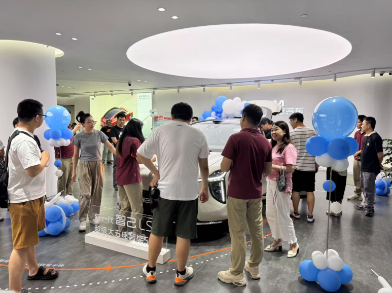 新一代智己LS6：既是破局者，更是新标准定义者