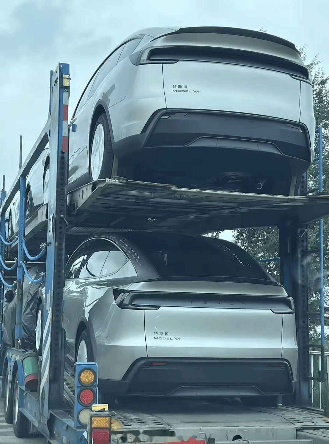 特斯拉Model YL“突袭”理想i8