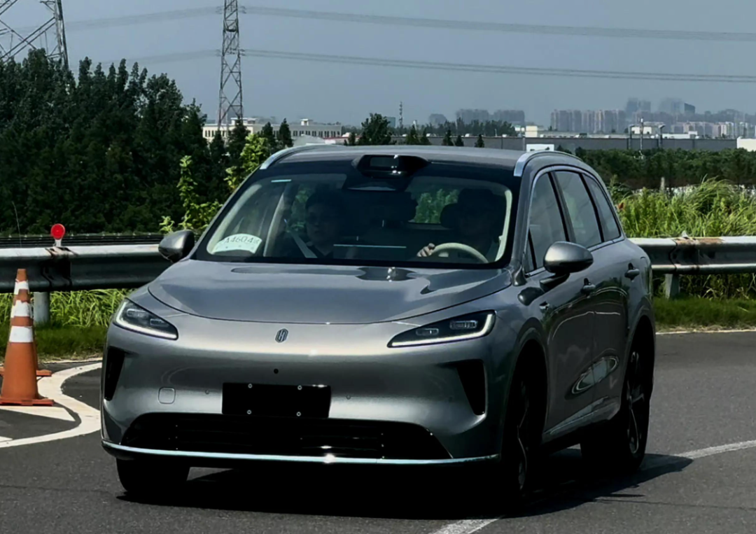 【E汽车】鸿蒙智行尚界H5内外全曝光