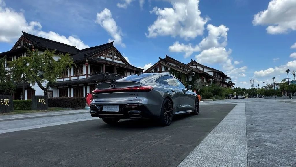 德系性能与华为乾崑智驾的碰撞！试驾上汽奥迪A5L Sportback