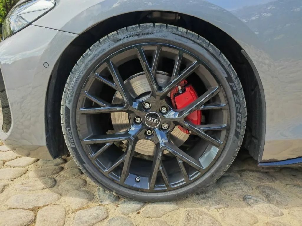 德系性能与华为乾崑智驾的碰撞！试驾上汽奥迪A5L Sportback