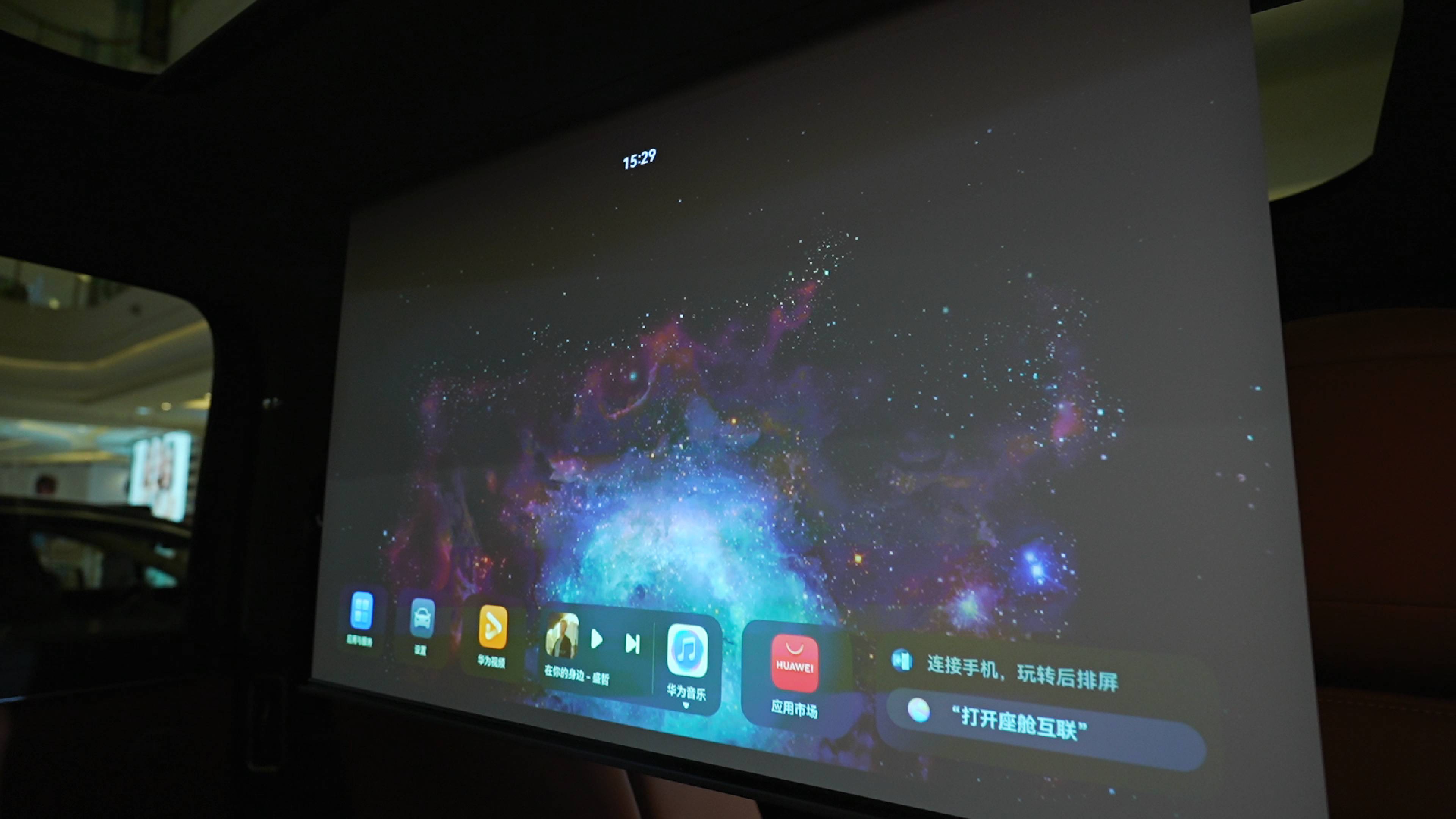 探店问界M8纯电版：咬准大尺寸SUV市场，与理想i8/蔚来ES8抢用户