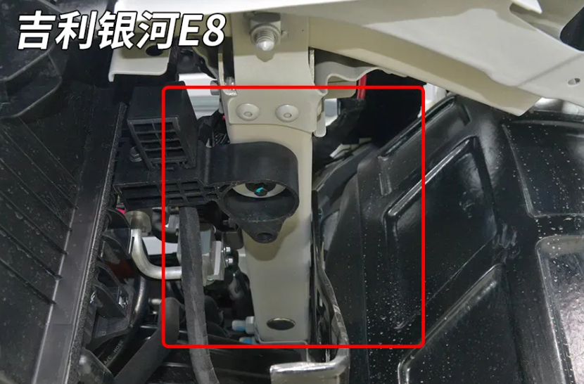 小米SU7 Ultra拆车：没用更多铝合金，想减重花钱选碳纤维！