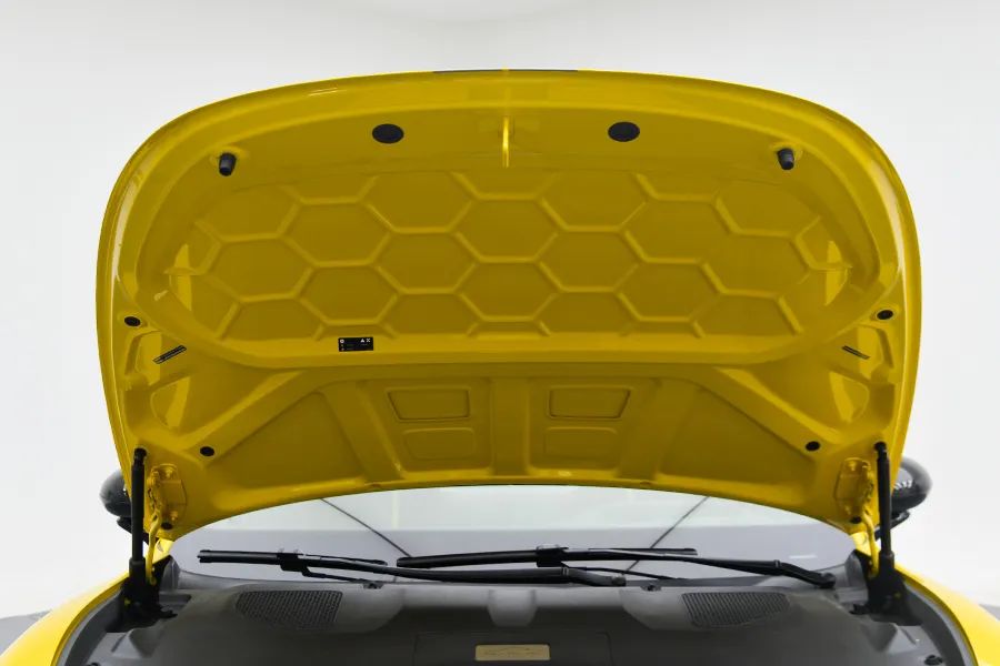 小米SU7 Ultra拆车：没用更多铝合金，想减重花钱选碳纤维！