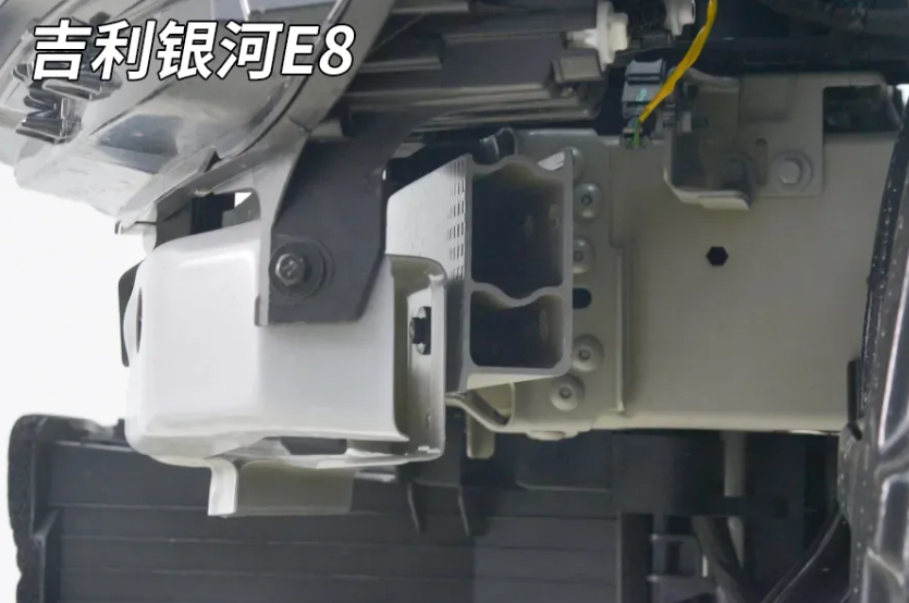 小米SU7 Ultra拆车：没用更多铝合金，想减重花钱选碳纤维！