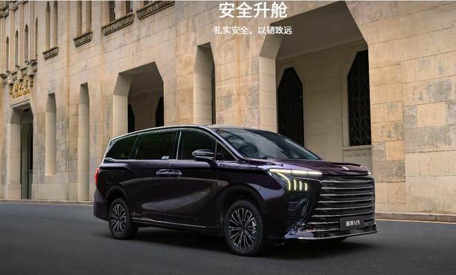 星海V9越享系列上市 专攻20万内大MPV市场