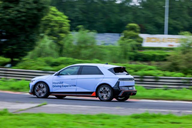 赛道体验现代汽车N品牌IONIQ 5 N：定义电动高性能驾趣