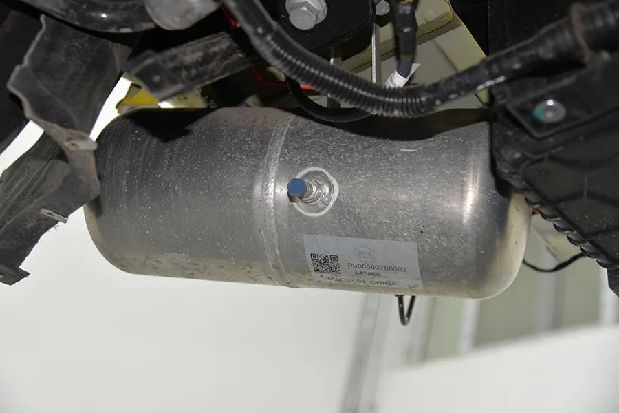 小米SU7 Ultra拆车：国产顶尖堆料！为什么性能稍逊特斯拉？