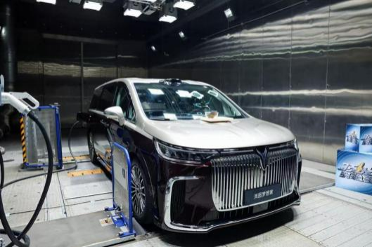 岚图自主研发岚海智混 全品类搭载全域 800V 高压混动技术
