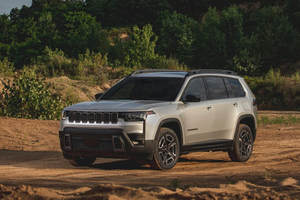 全新Jeep切诺基，1.6T+双电机混动，回归方正设计