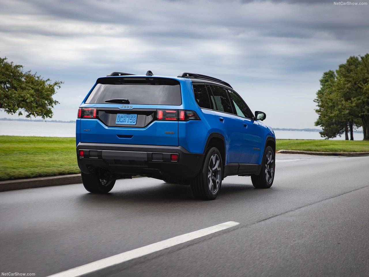 全新Jeep切诺基首发，设计回归复古、约26.5万买1.6T混动