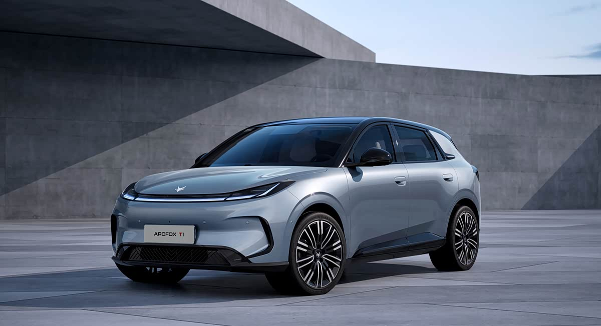 极狐T1正式预售，6.88万起，打造年轻用户首选的纯电小型SUV