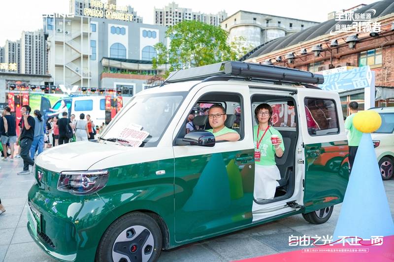 解锁百变空间 五菱之光EV 305KM进取型郑州上市