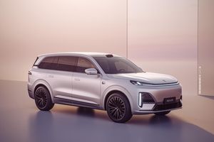 差价6万 都配备华为全家桶 深蓝S09/问界M8选车指南