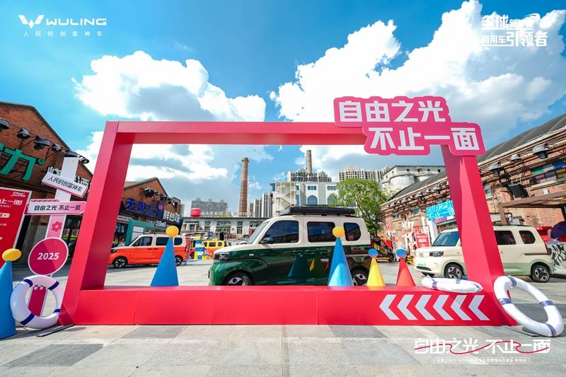 一车解锁多重身份 五菱之光EV 305km进取型郑州上市