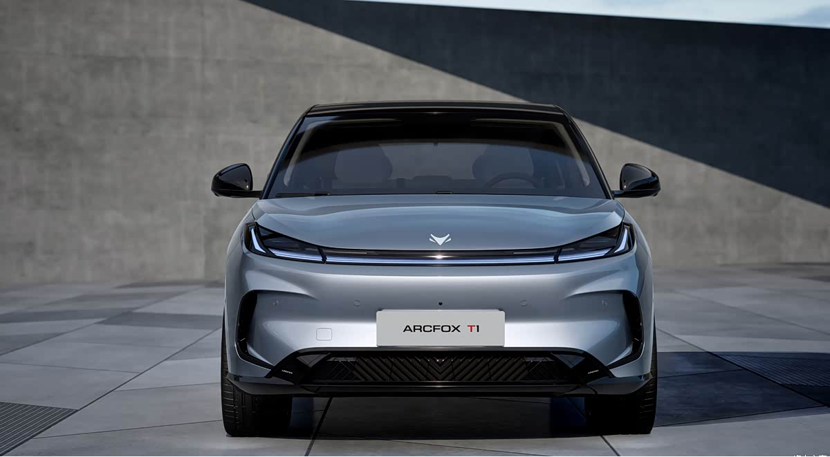 极狐T1正式预售，6.88万起，打造年轻用户首选的纯电小型SUV