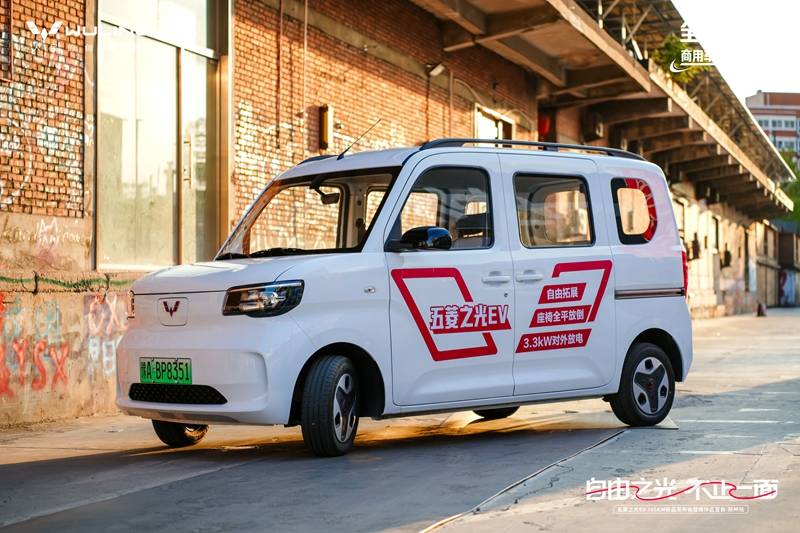一车解锁多重身份 五菱之光EV 305km进取型郑州上市