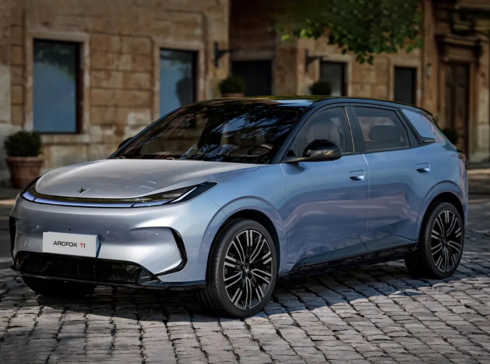 极狐T1正式预售，6.88万起，打造年轻用户首选的纯电小型SUV