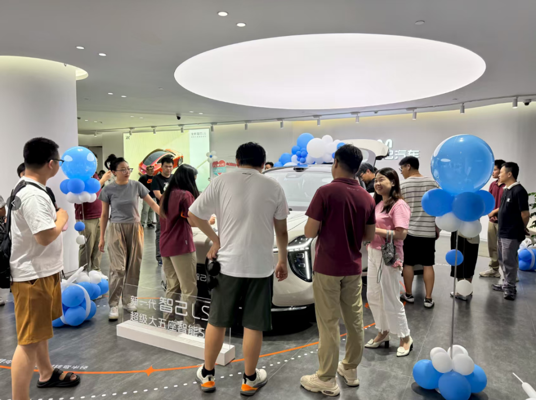 谁在抢订新一代智己LS6？传统增程的天塌了