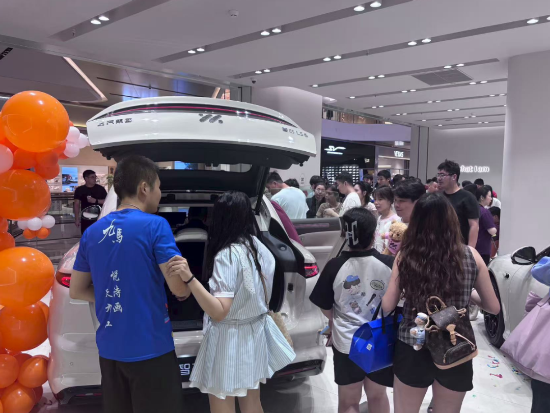 谁在抢订新一代智己LS6？传统增程的天塌了