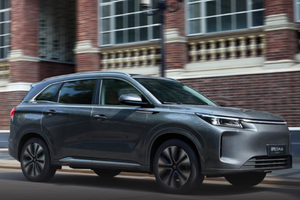 10万级唯一纯电续航165km的7座插混SUV，还是赛力斯出品