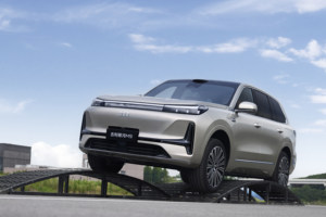 吉利银河M9预售价19.38万起 重新定义20万级大六座SUV
