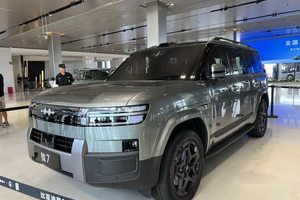 方程豹钛7实车到店，大过理想L6，490马力+1300km续航
