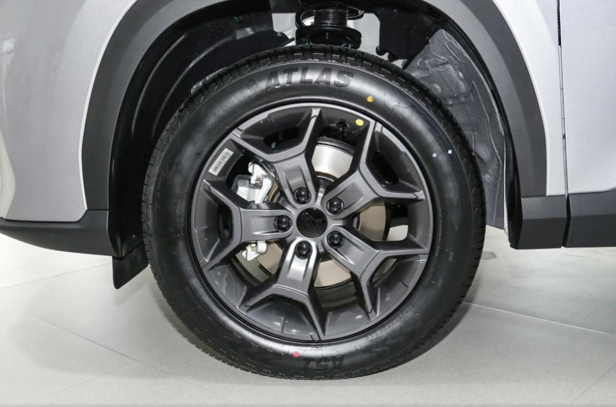2026款吉利博越，价格7万多，1.5T+7DCT，四出排气
