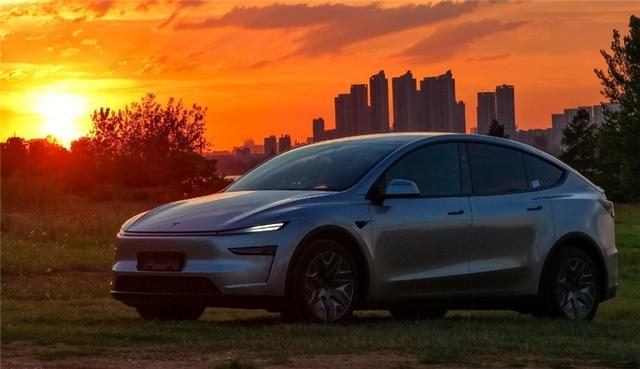 比理想i8便宜800元，Model Y L这6座值吗？