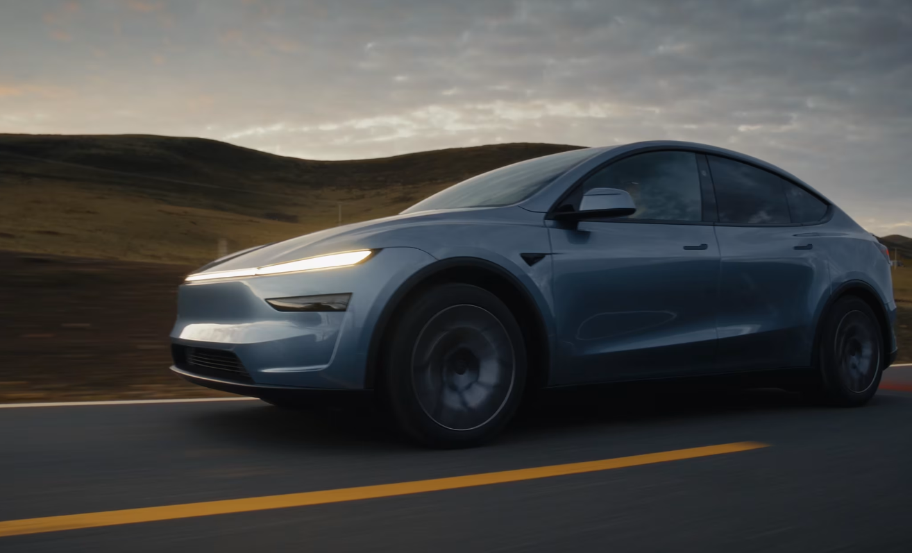 特斯拉Model Y L将上市！对比理想i8和乐道L90，谁能胜出？