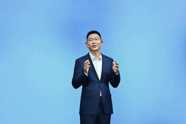 赛力斯何利扬：问界出品皆为精品，问界M8纯电版正式上市