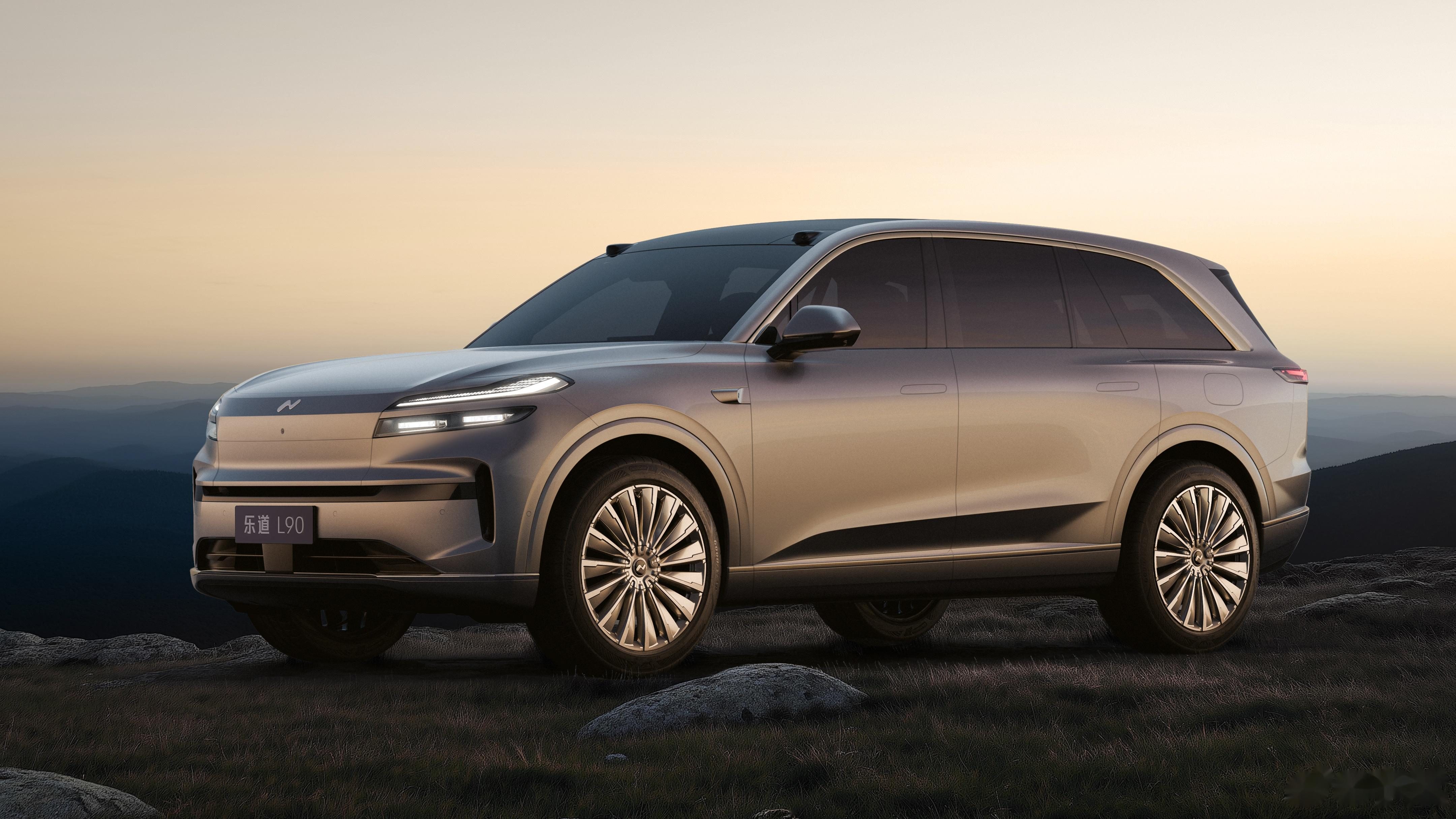特斯拉Model Y L将上市！对比理想i8和乐道L90，谁能胜出？