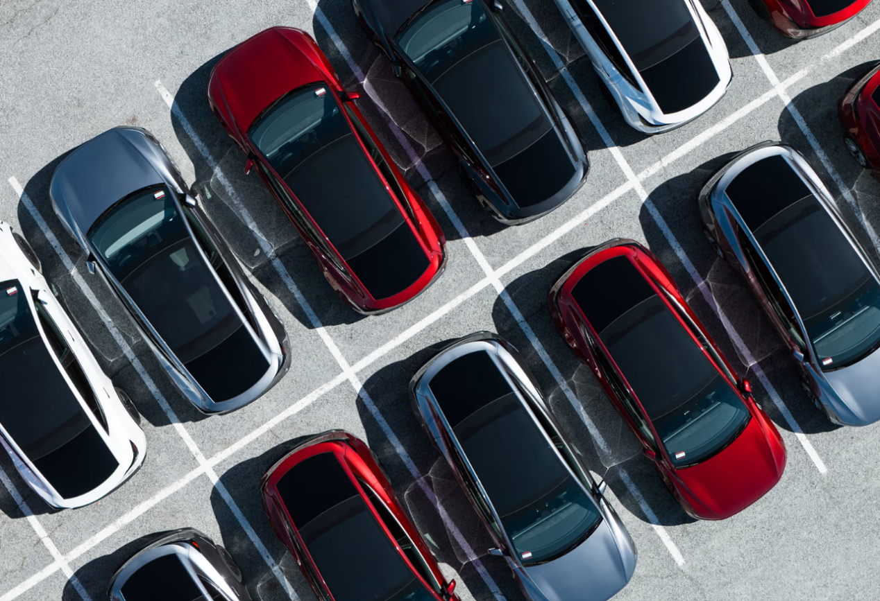 特斯拉Model Y L将上市！对比理想i8和乐道L90，谁能胜出？