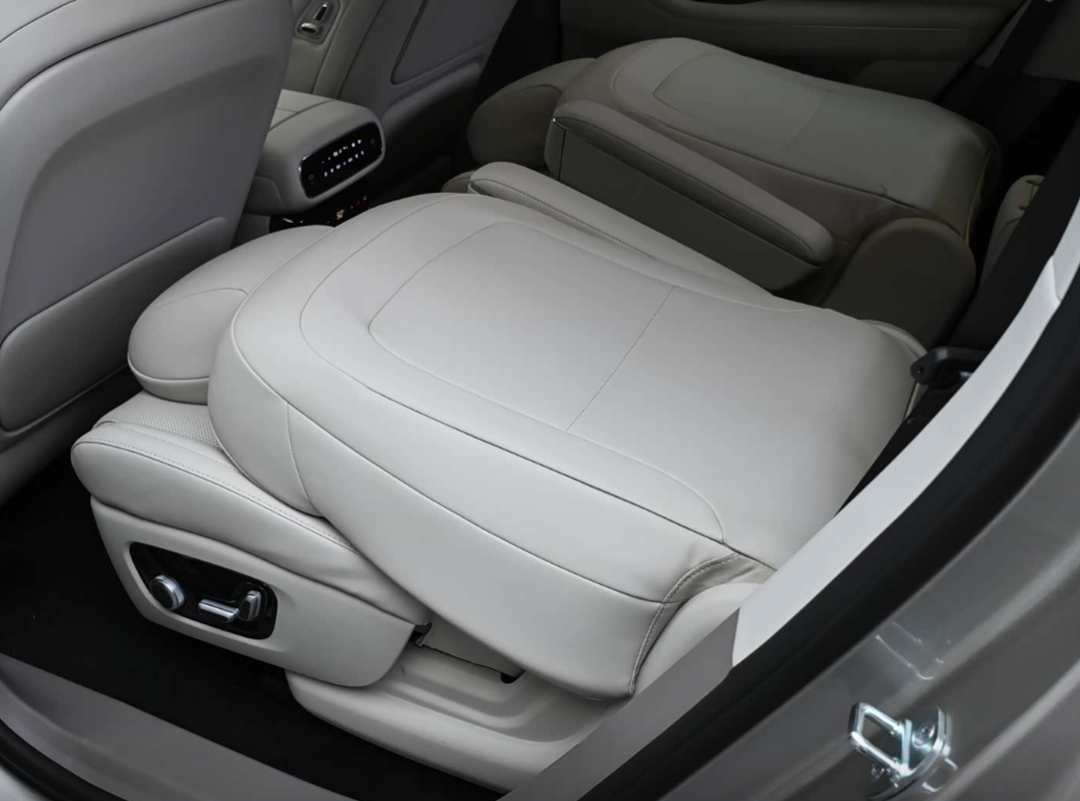 5米2级大六座SUV，起售不到20万！银河M9有哪些优缺点？